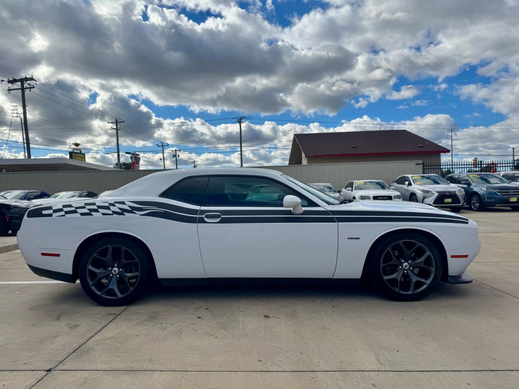 2019 Dodge Challenger Image 3