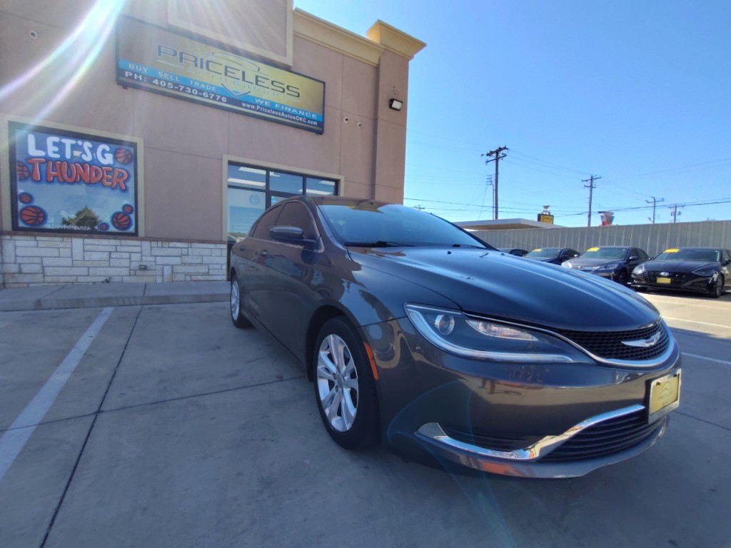 2015 Chrysler 200 Image 2