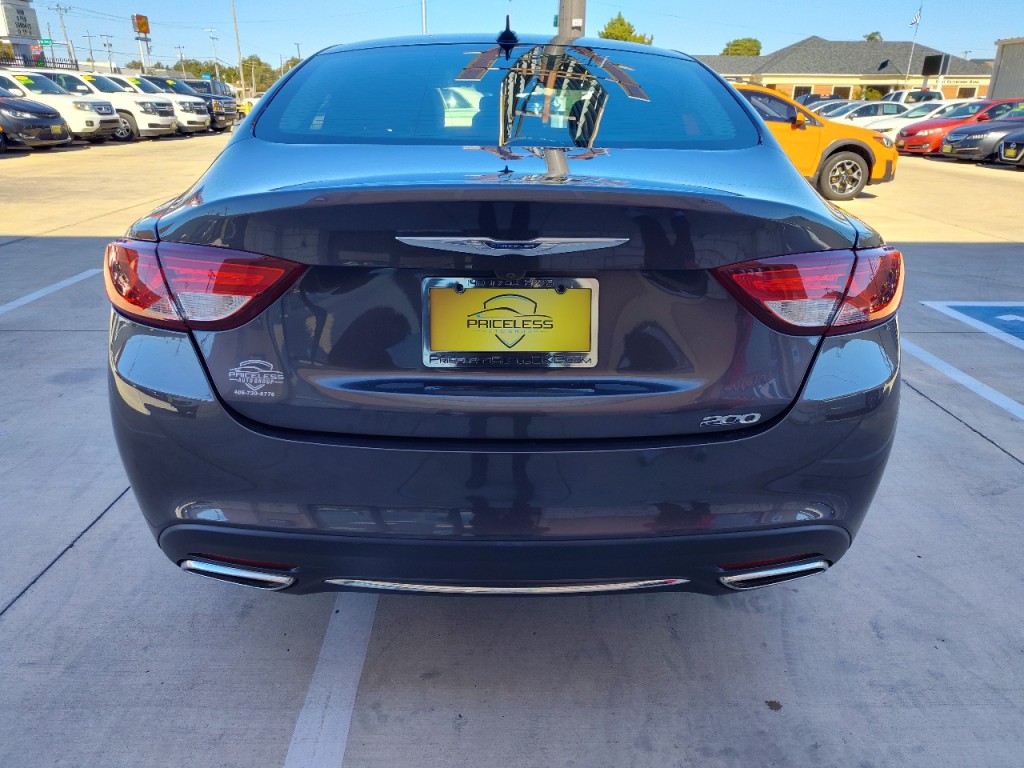 2015 Chrysler 200 Image 5