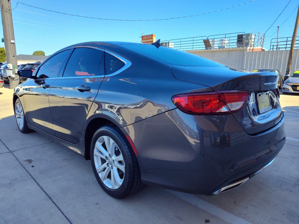 2015 Chrysler 200 Image 6
