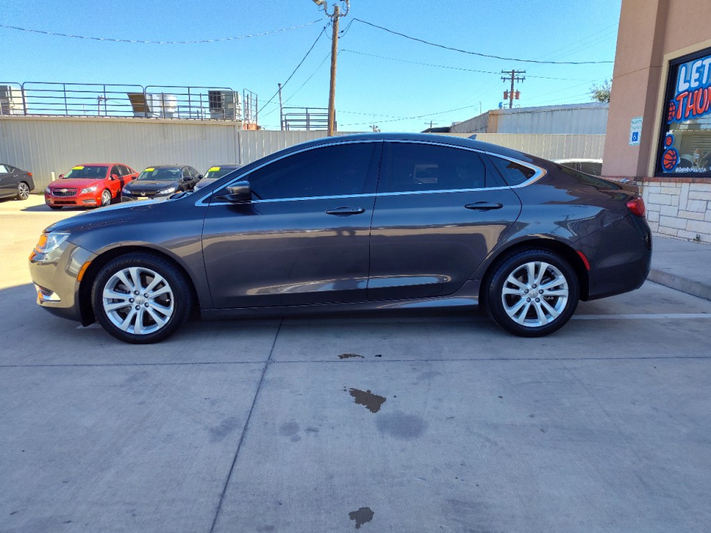 2015 Chrysler 200 Image 7