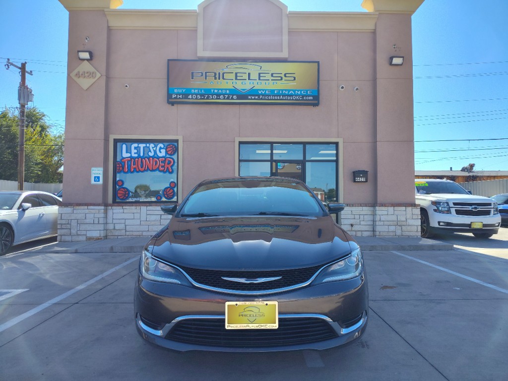 2015 Chrysler 200 Image 9