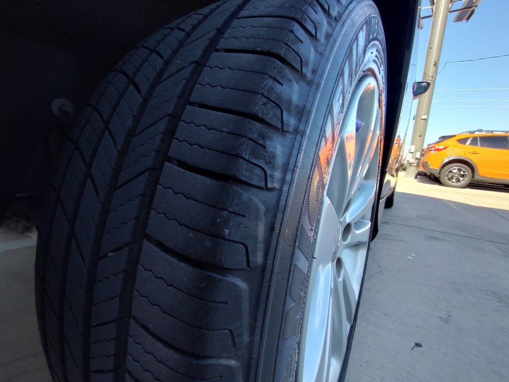 2015 Chrysler 200 Image 10