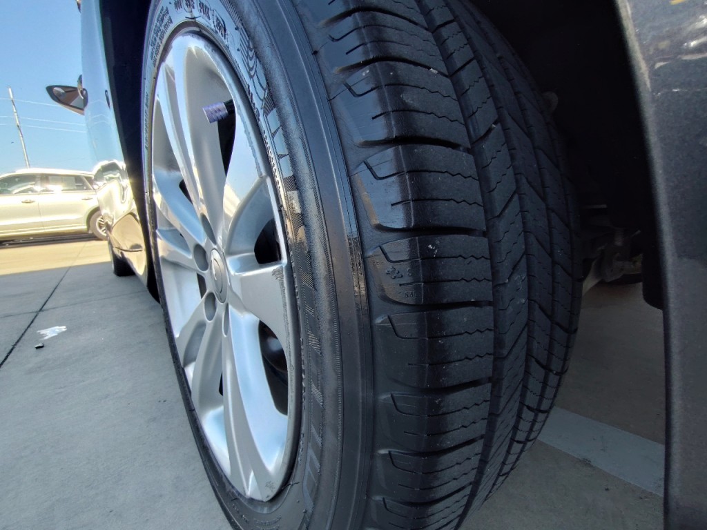 2015 Chrysler 200 Image 11