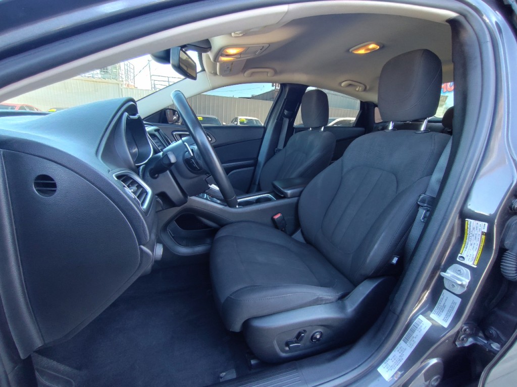 2015 Chrysler 200 Image 14