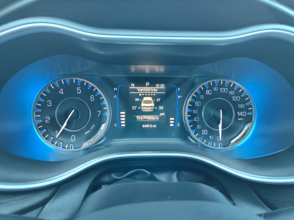 2015 Chrysler 200 Image 19