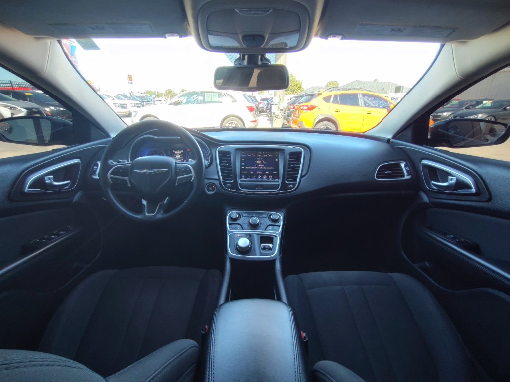 2015 Chrysler 200 Image 37