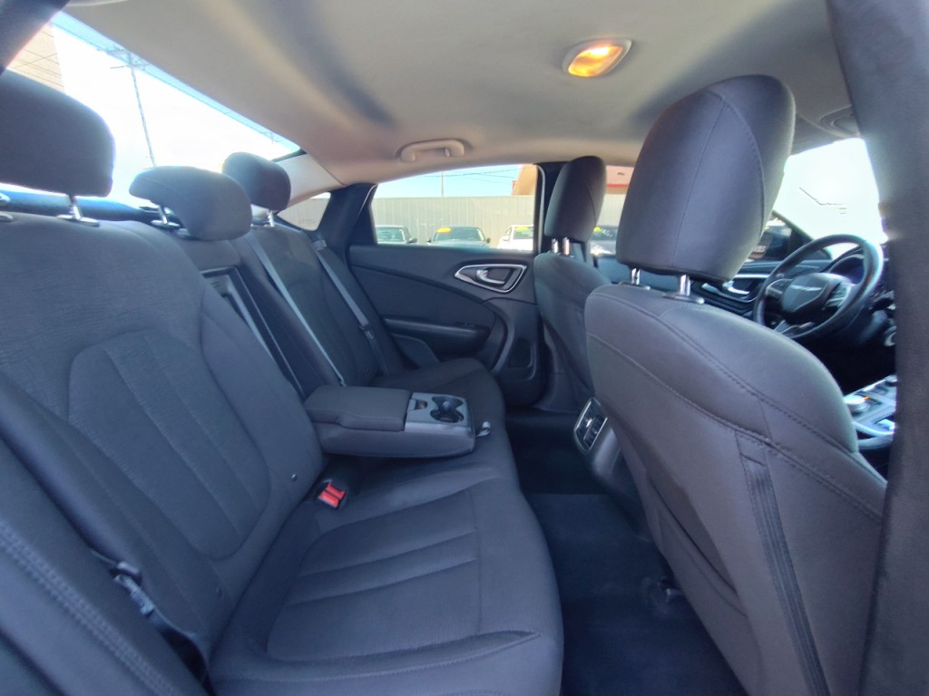 2015 Chrysler 200 Image 43