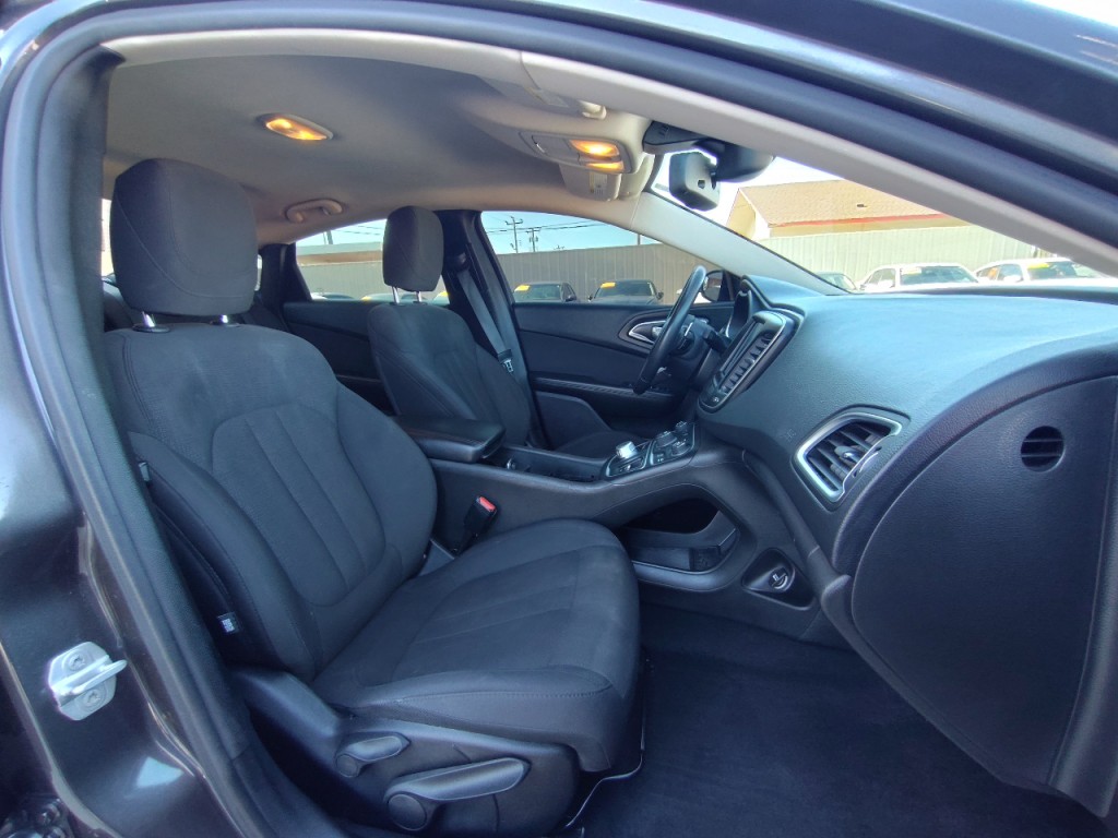 2015 Chrysler 200 Image 47