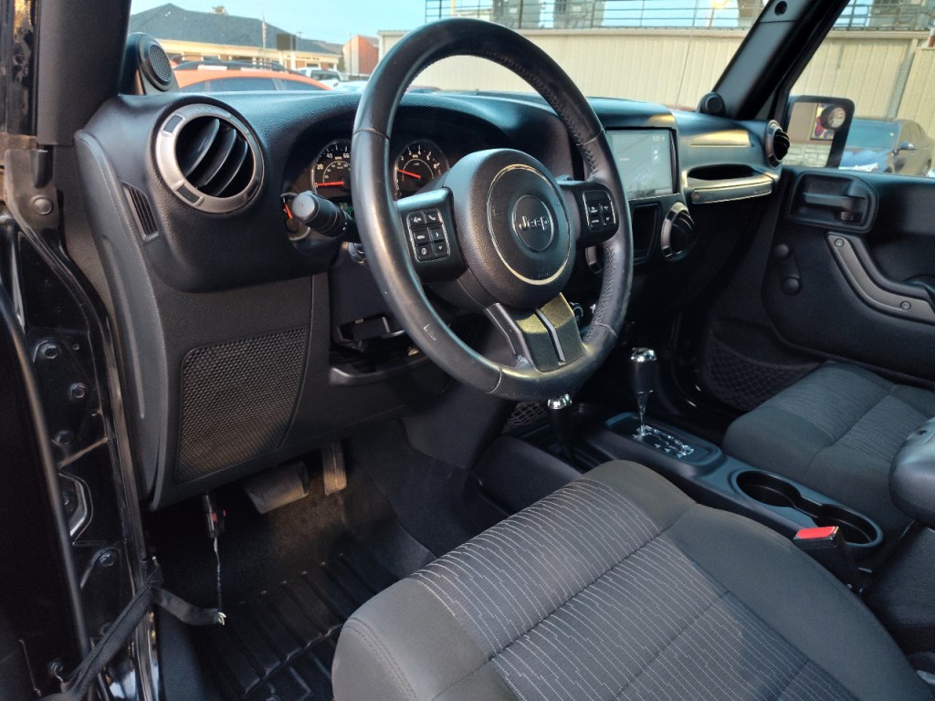 2012 Jeep Wrangler Image 16