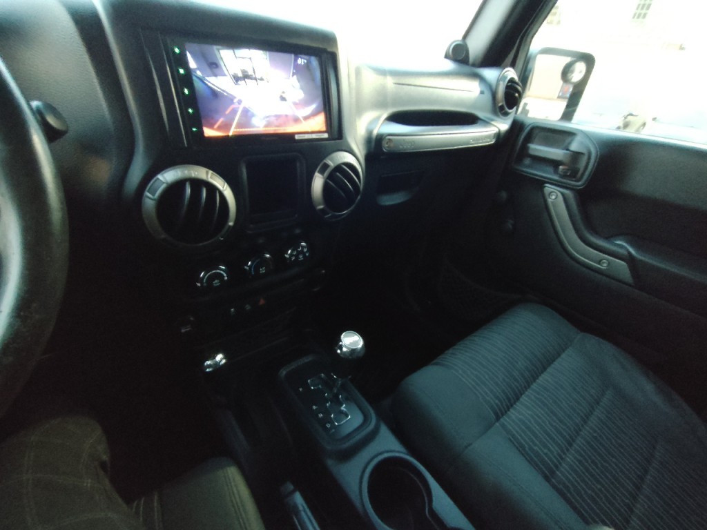 2012 Jeep Wrangler Image 21