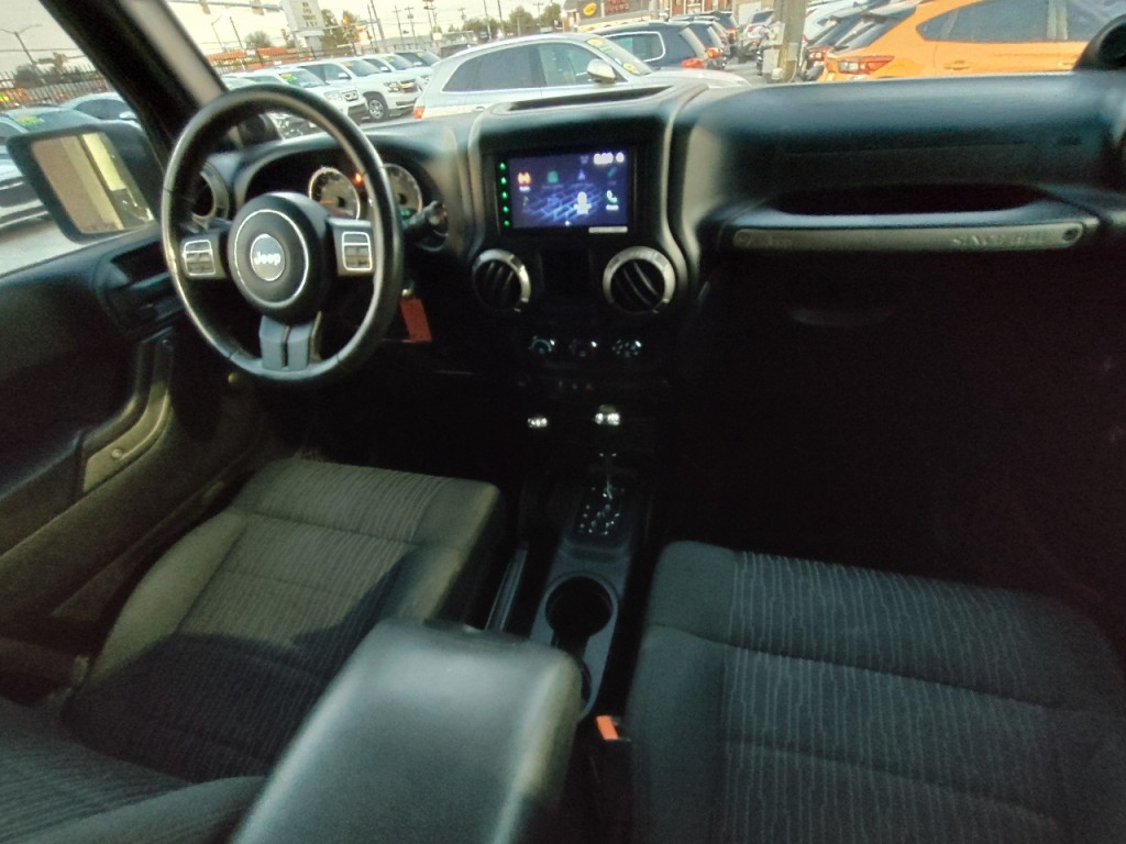 2012 Jeep Wrangler Image 34