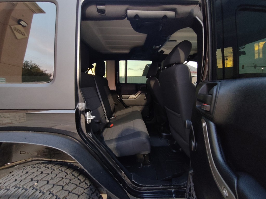 2012 Jeep Wrangler Image 36