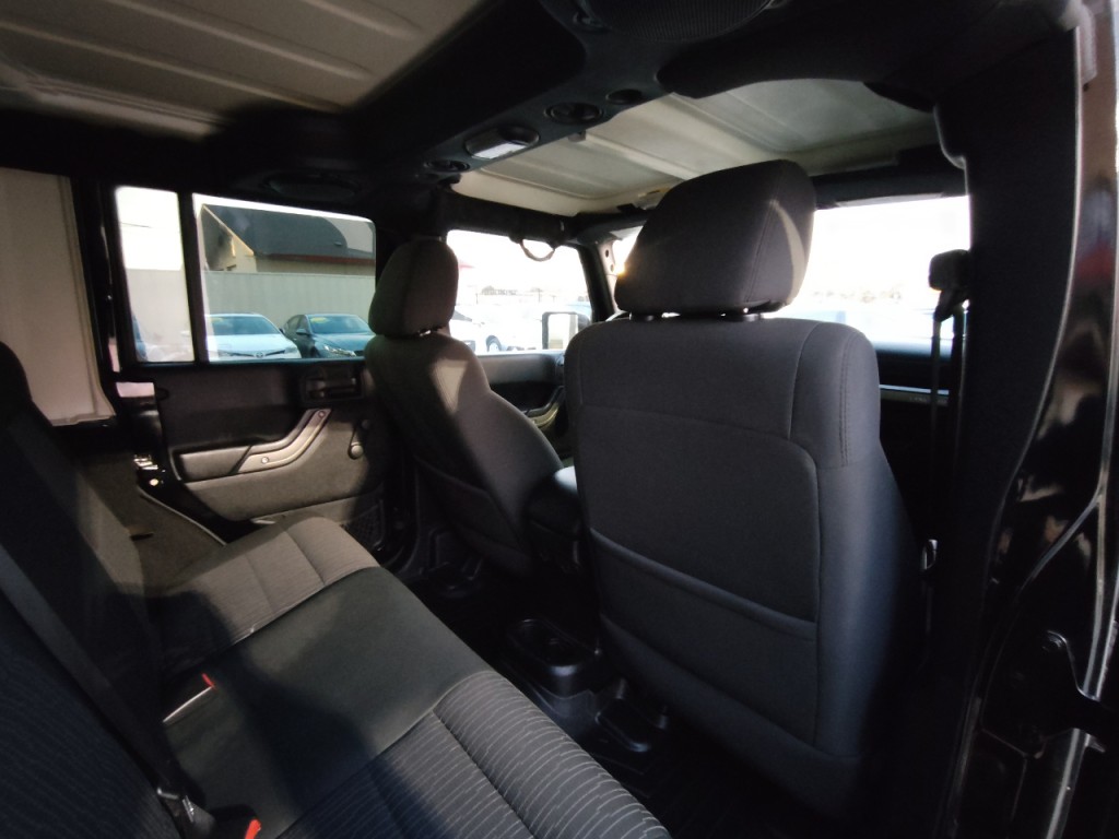2012 Jeep Wrangler Image 38