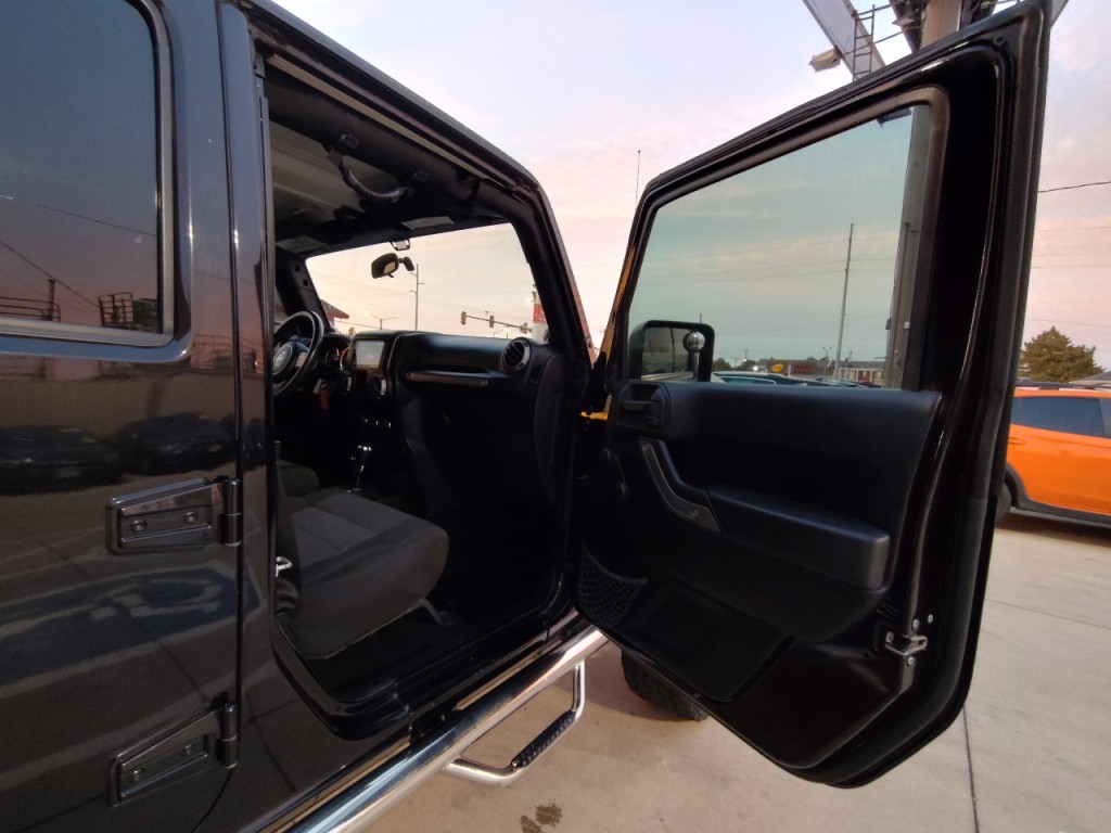 2012 Jeep Wrangler Image 39