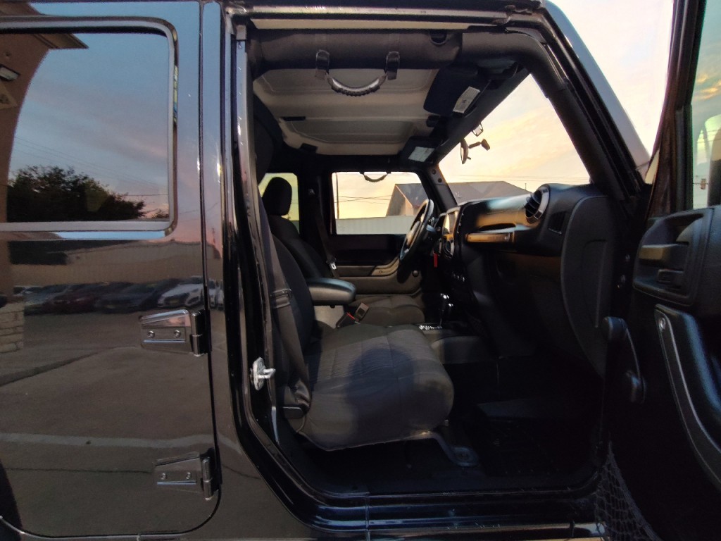 2012 Jeep Wrangler Image 40