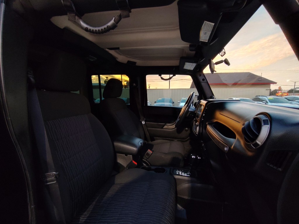 2012 Jeep Wrangler Image 42