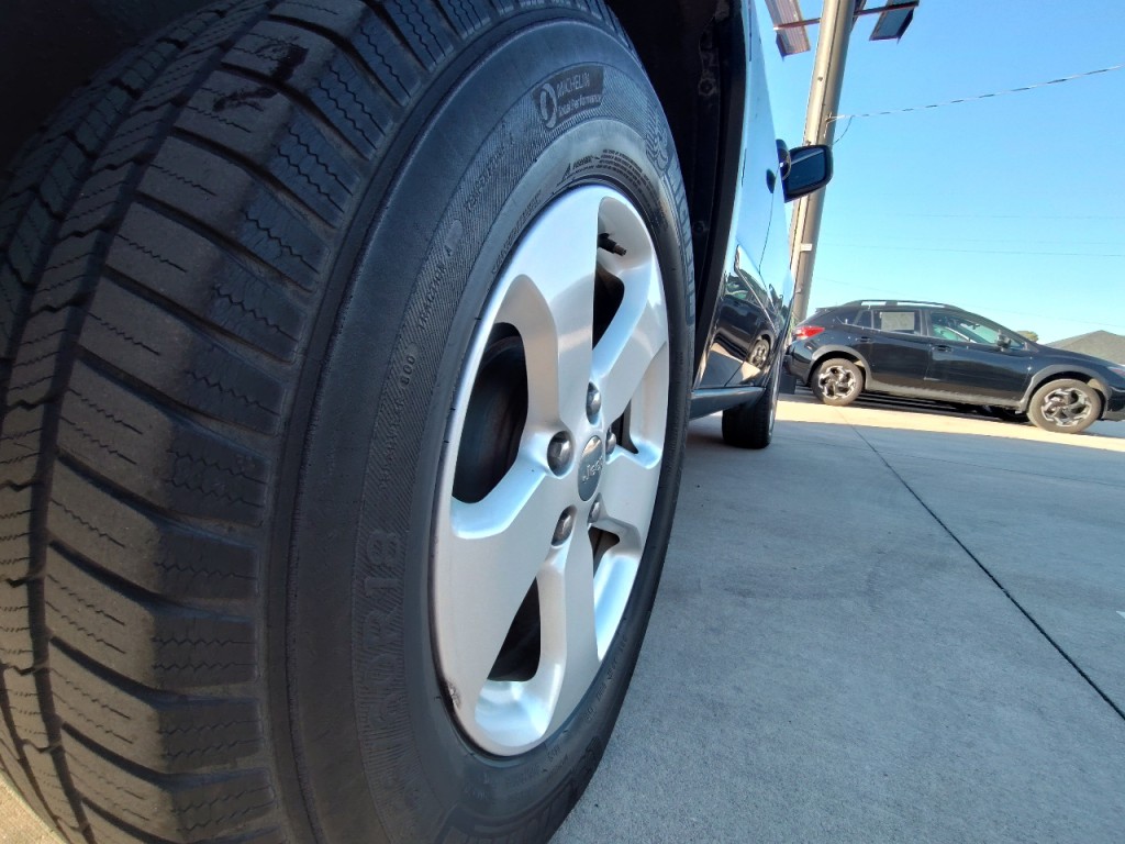 2011 Jeep Grand Cherokee Image 10