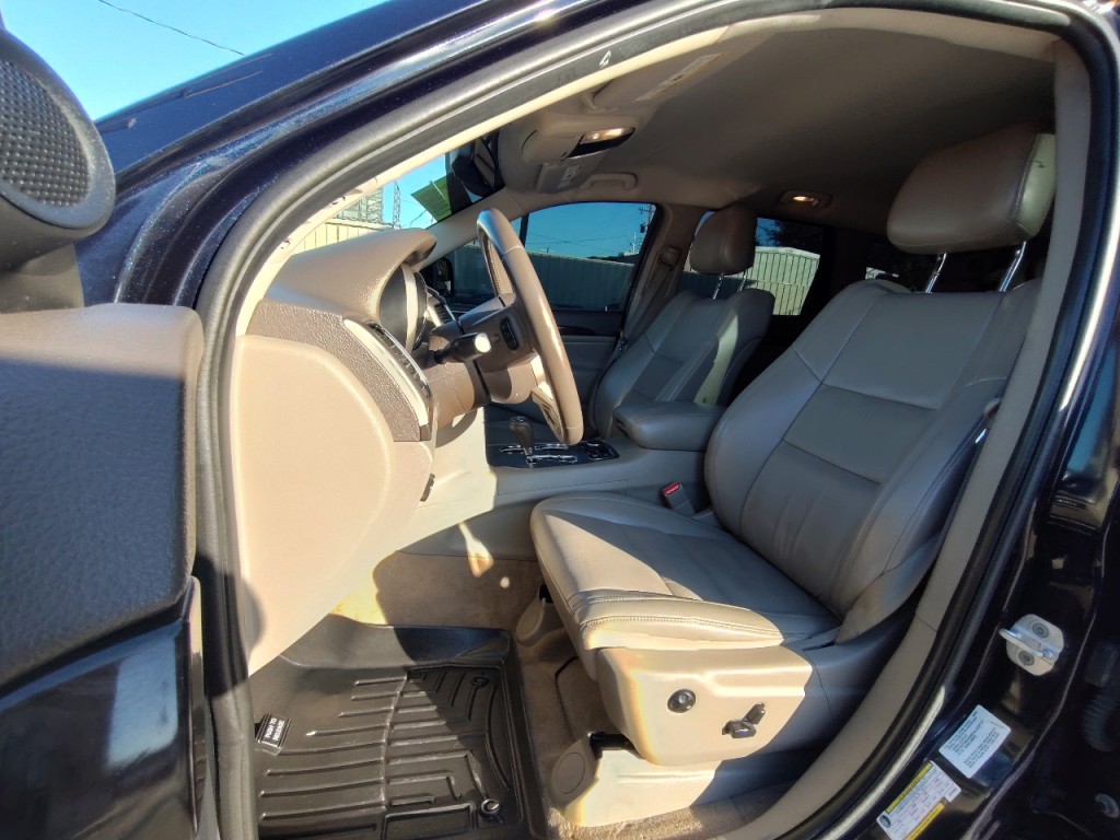 2011 Jeep Grand Cherokee Image 16