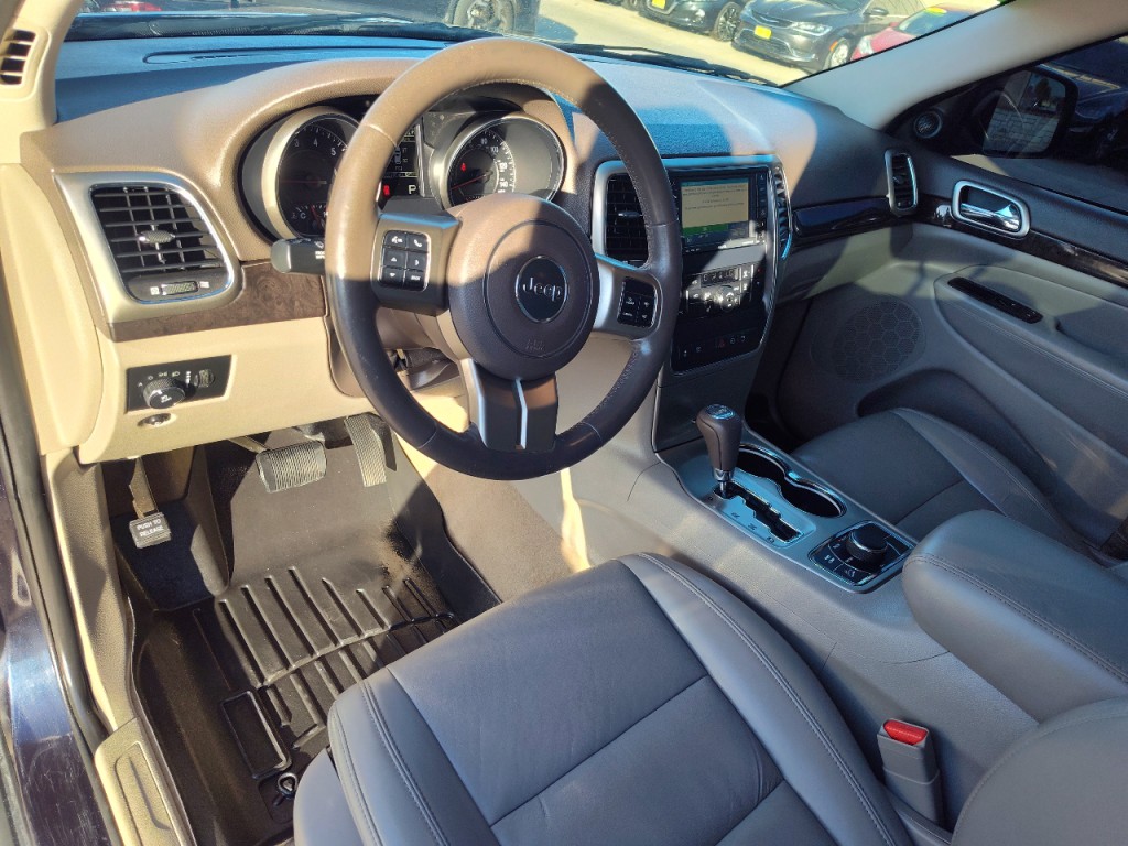 2011 Jeep Grand Cherokee Image 17