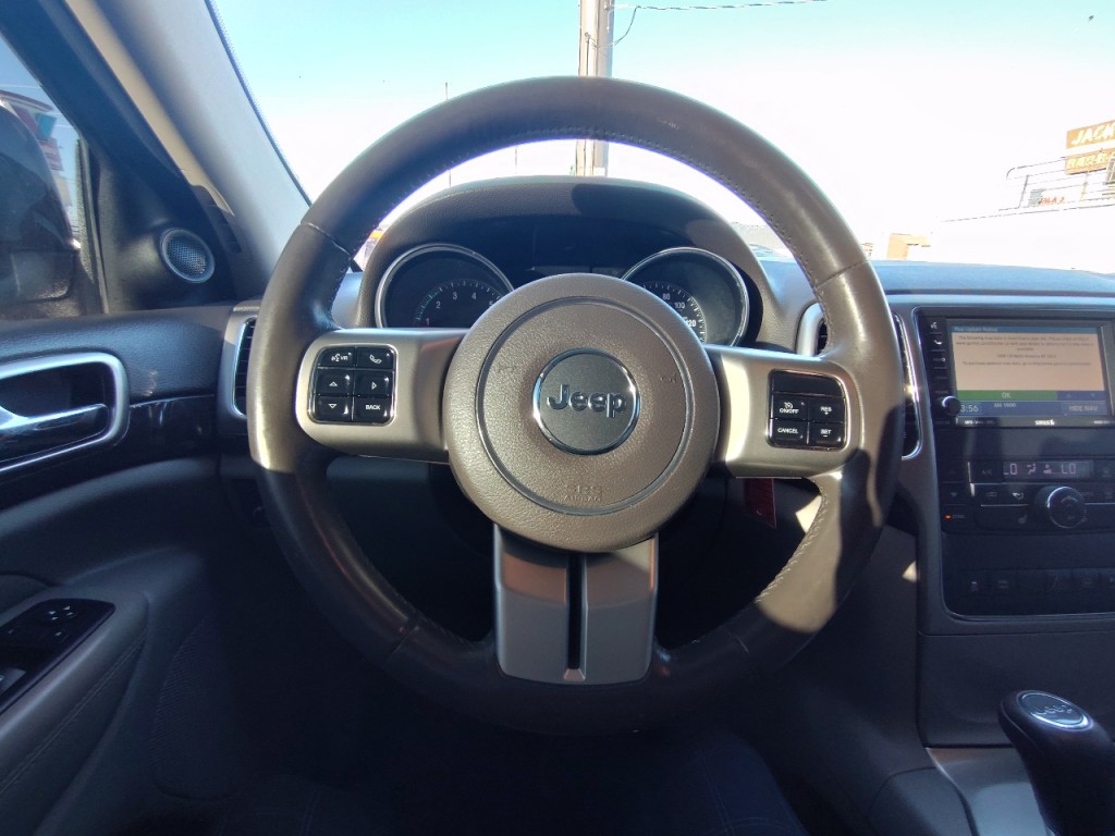 2011 Jeep Grand Cherokee Image 18