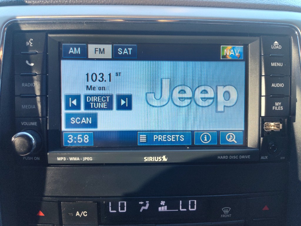 2011 Jeep Grand Cherokee Image 25