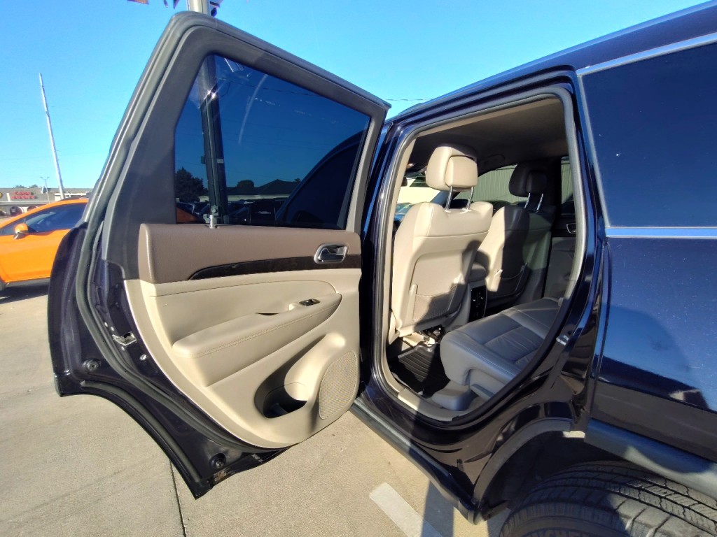 2011 Jeep Grand Cherokee Image 28