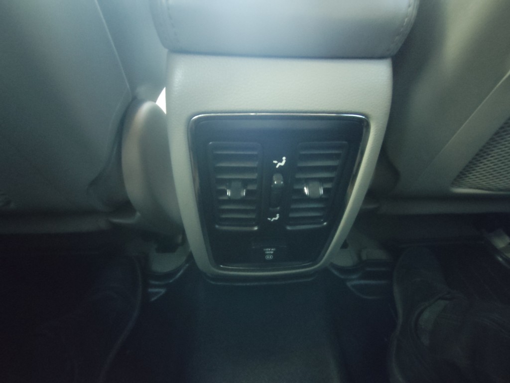 2011 Jeep Grand Cherokee Image 32