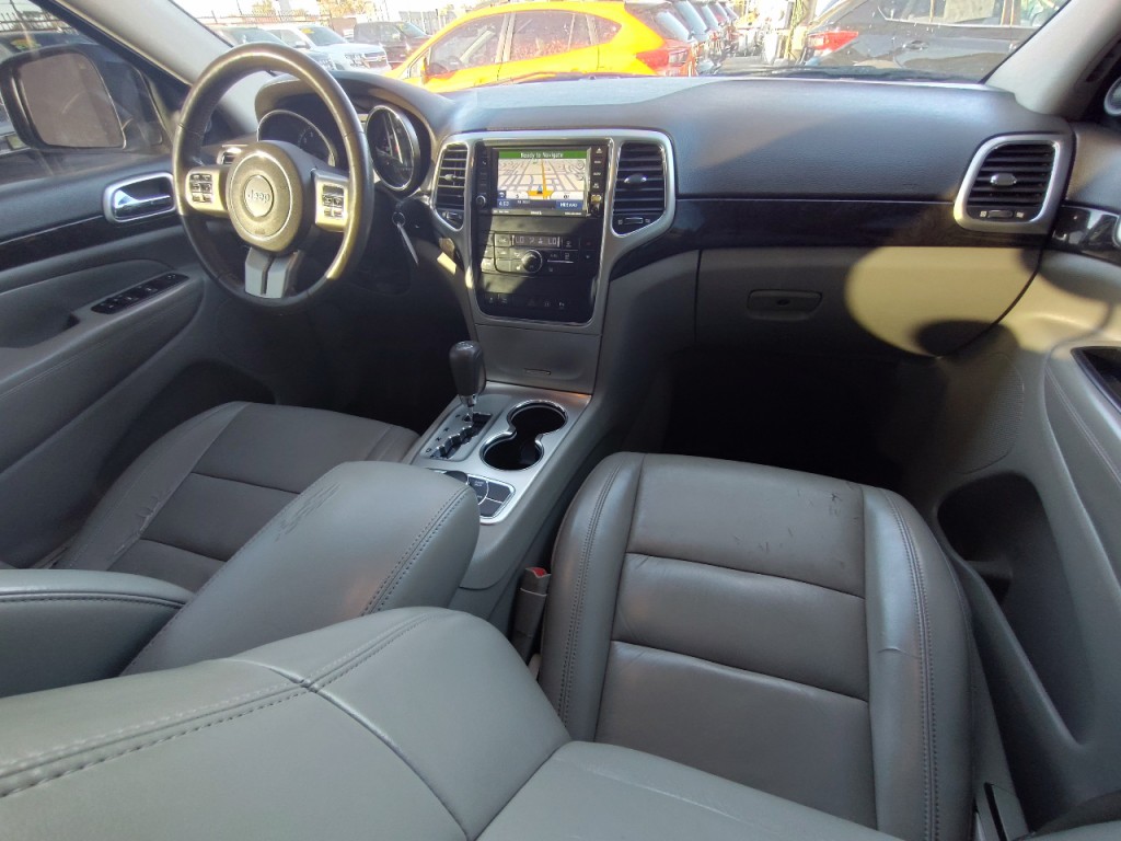 2011 Jeep Grand Cherokee Image 35