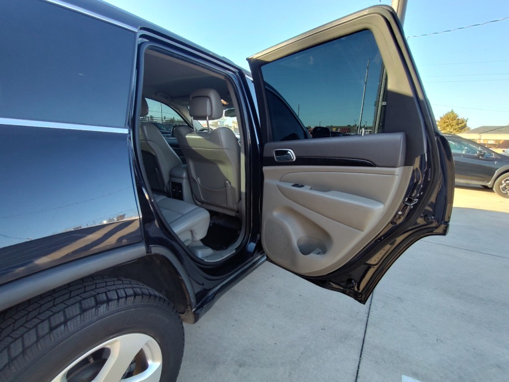 2011 Jeep Grand Cherokee Image 36