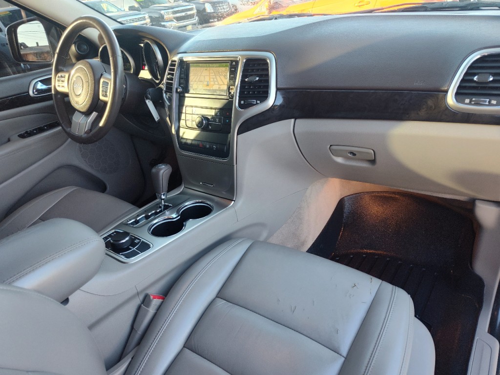 2011 Jeep Grand Cherokee Image 42