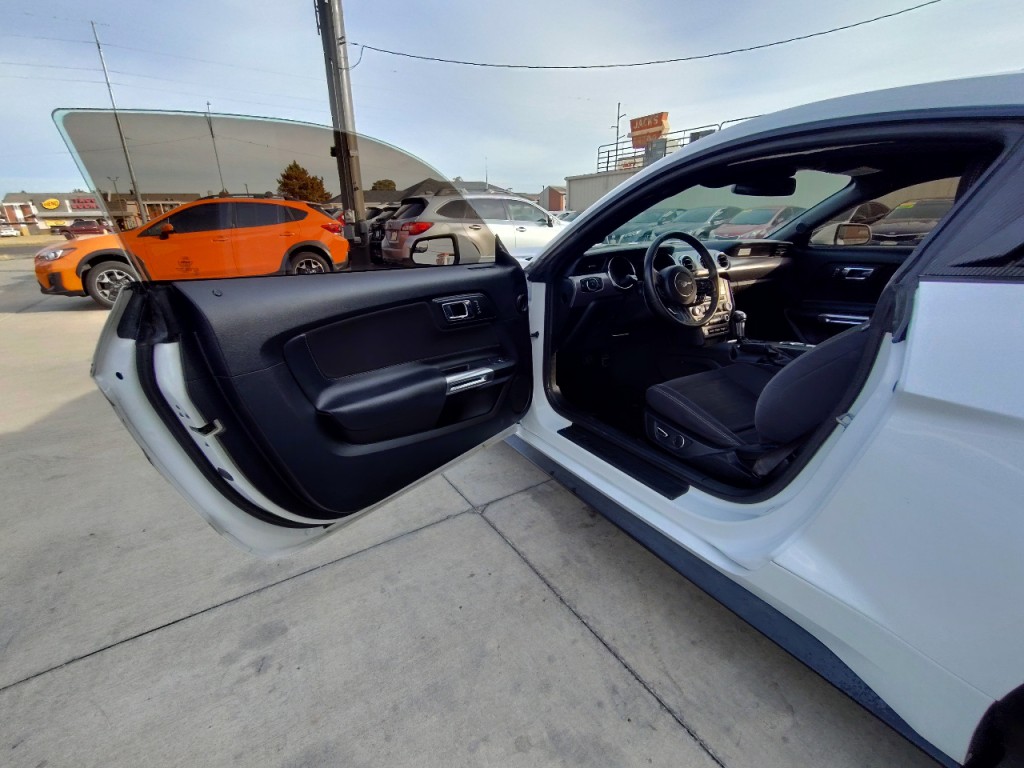 2017 Ford Mustang Image 15