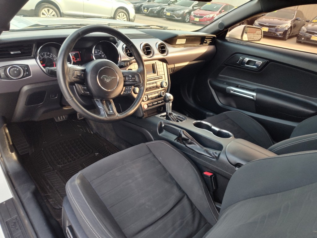 2017 Ford Mustang Image 17