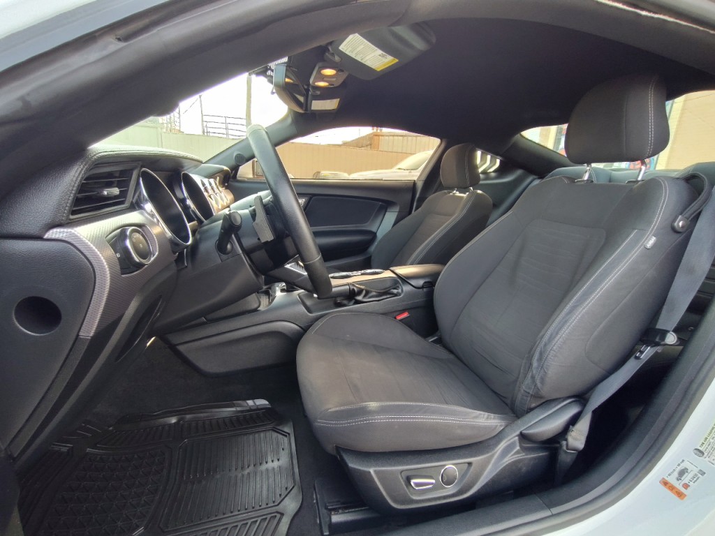 2017 Ford Mustang Image 18