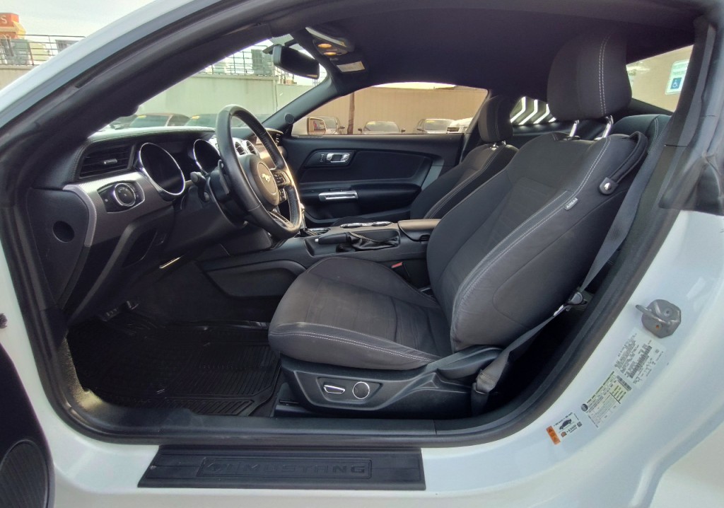 2017 Ford Mustang Image 16