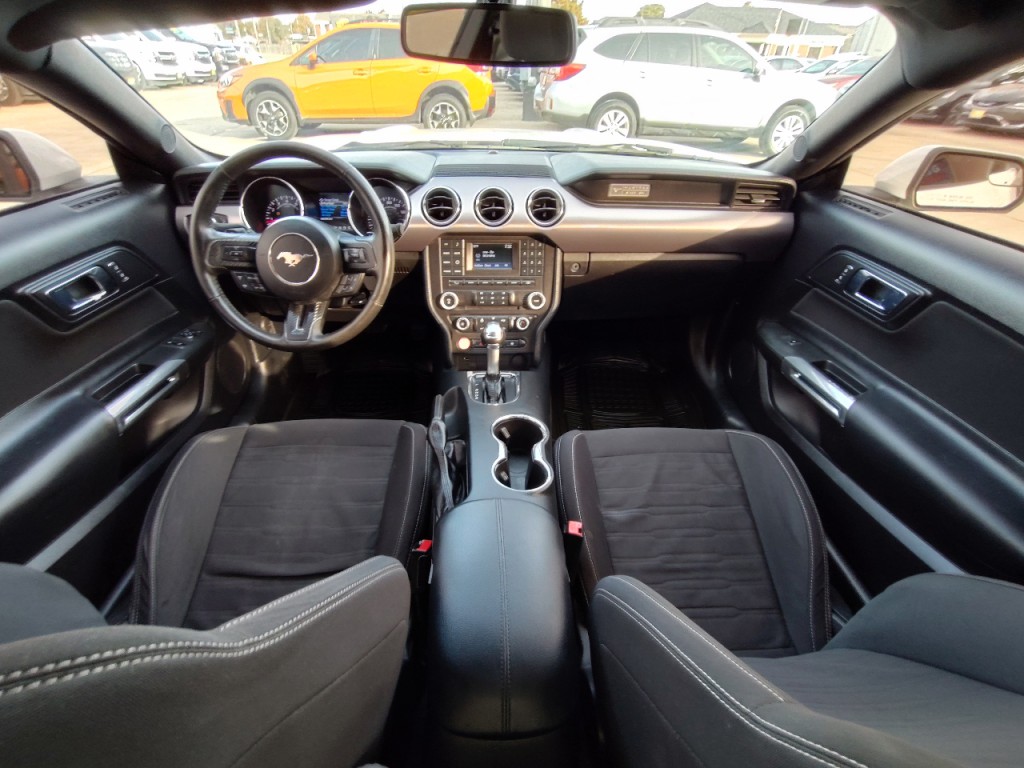 2017 Ford Mustang Image 32