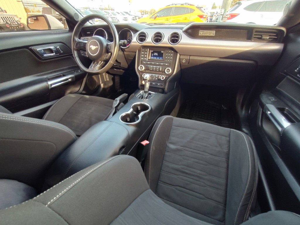 2017 Ford Mustang Image 34