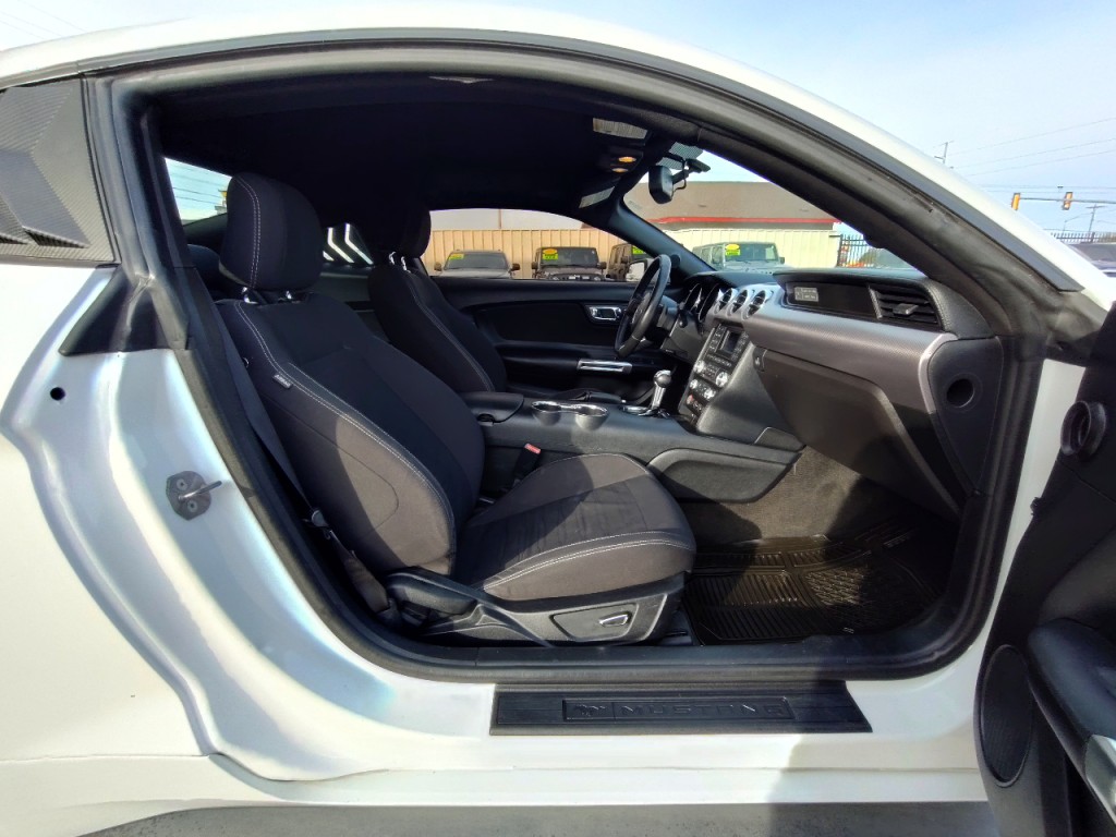 2017 Ford Mustang Image 37