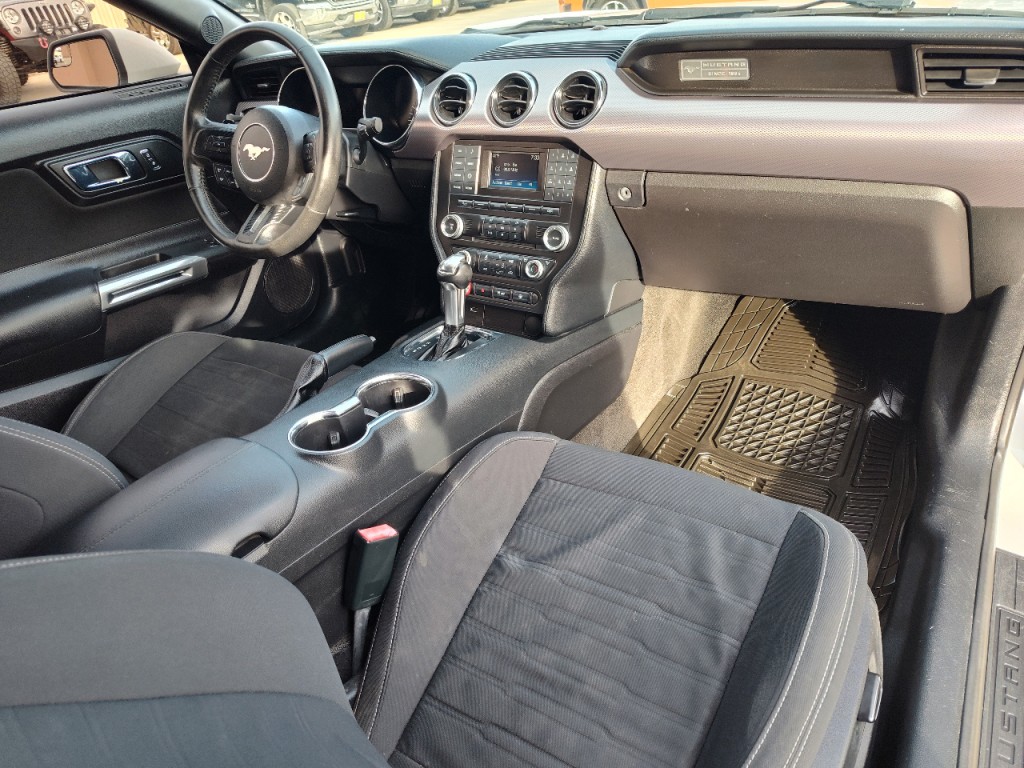 2017 Ford Mustang Image 39