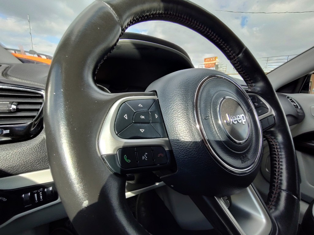 2018 Jeep Compass Image 18