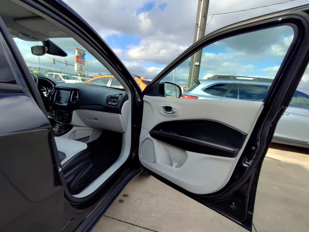 2018 Jeep Compass Image 38