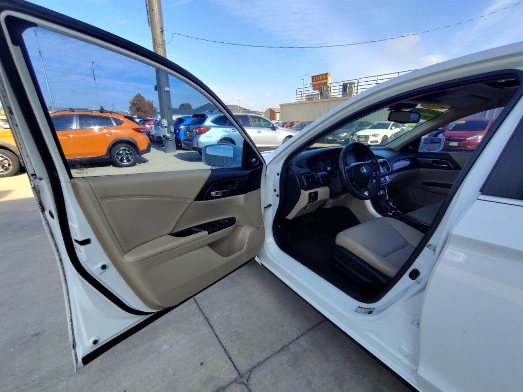2015 Honda Accord Image 13