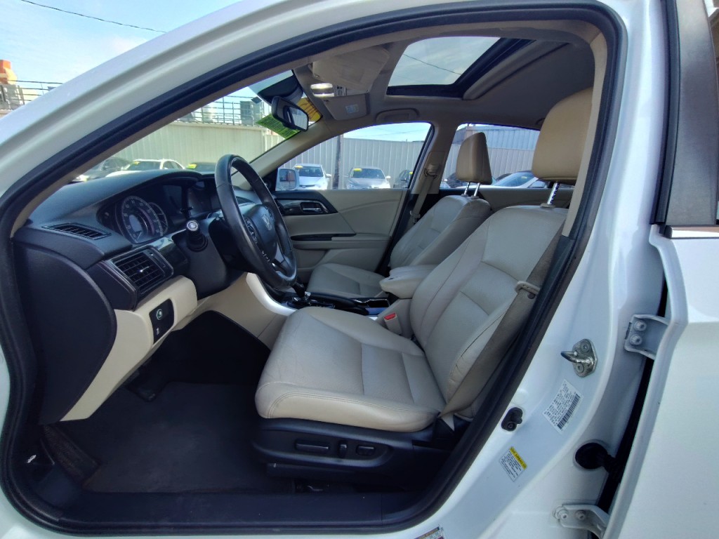 2015 Honda Accord Image 14