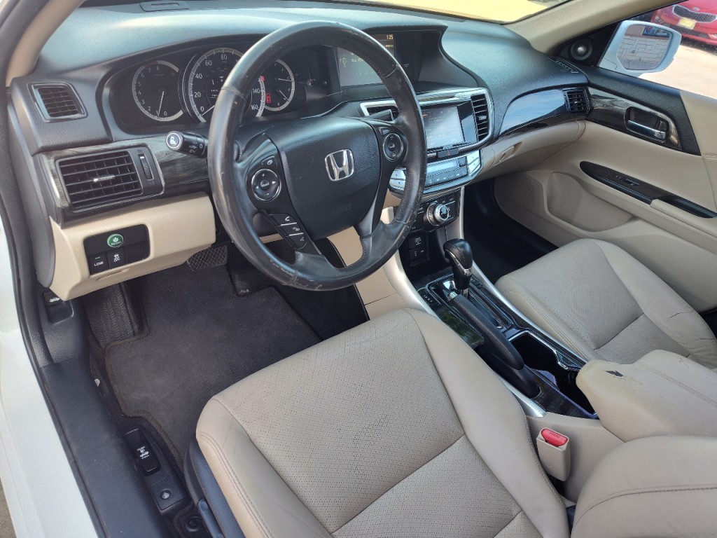 2015 Honda Accord Image 16