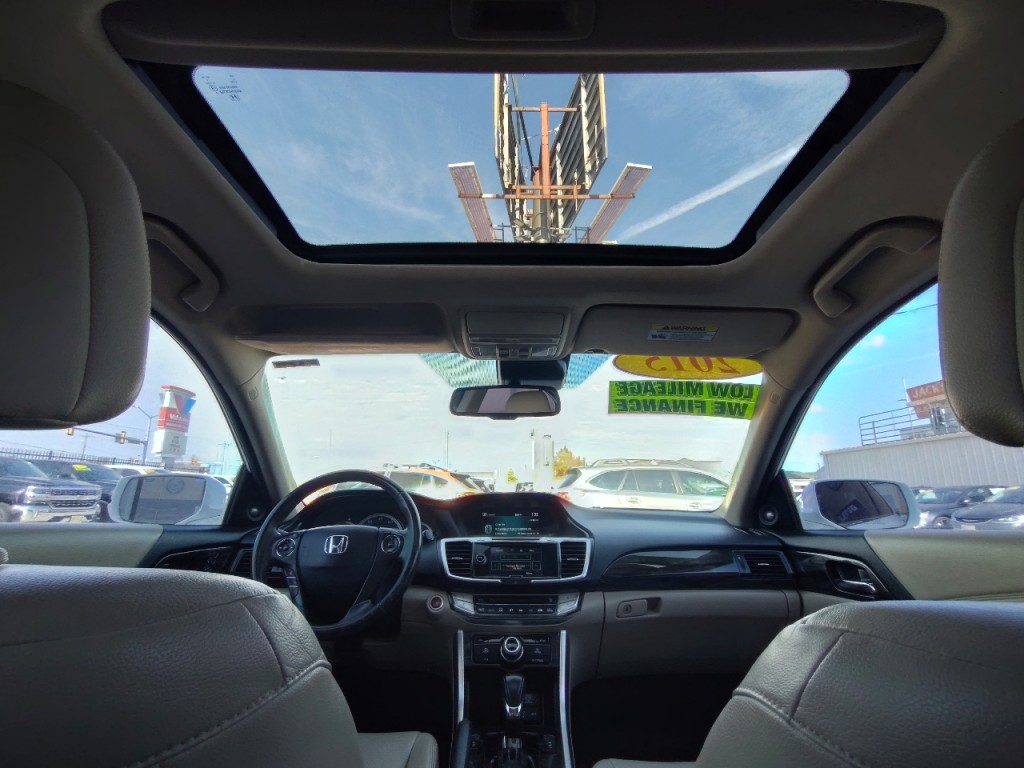 2015 Honda Accord Image 30