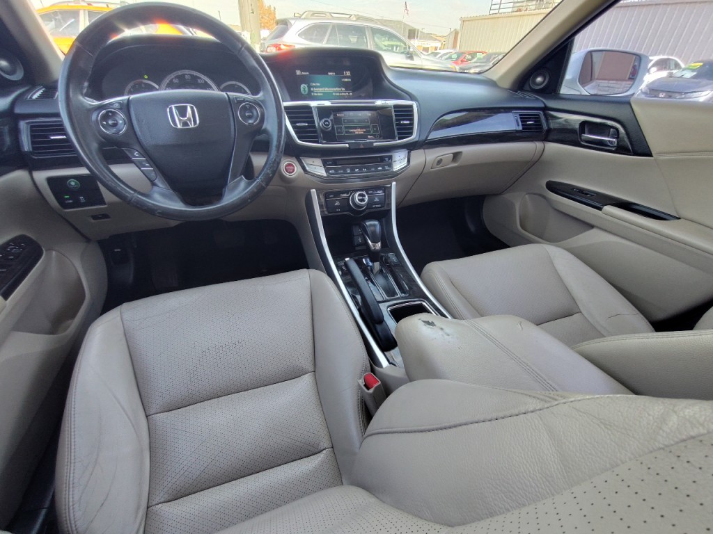 2015 Honda Accord Image 32