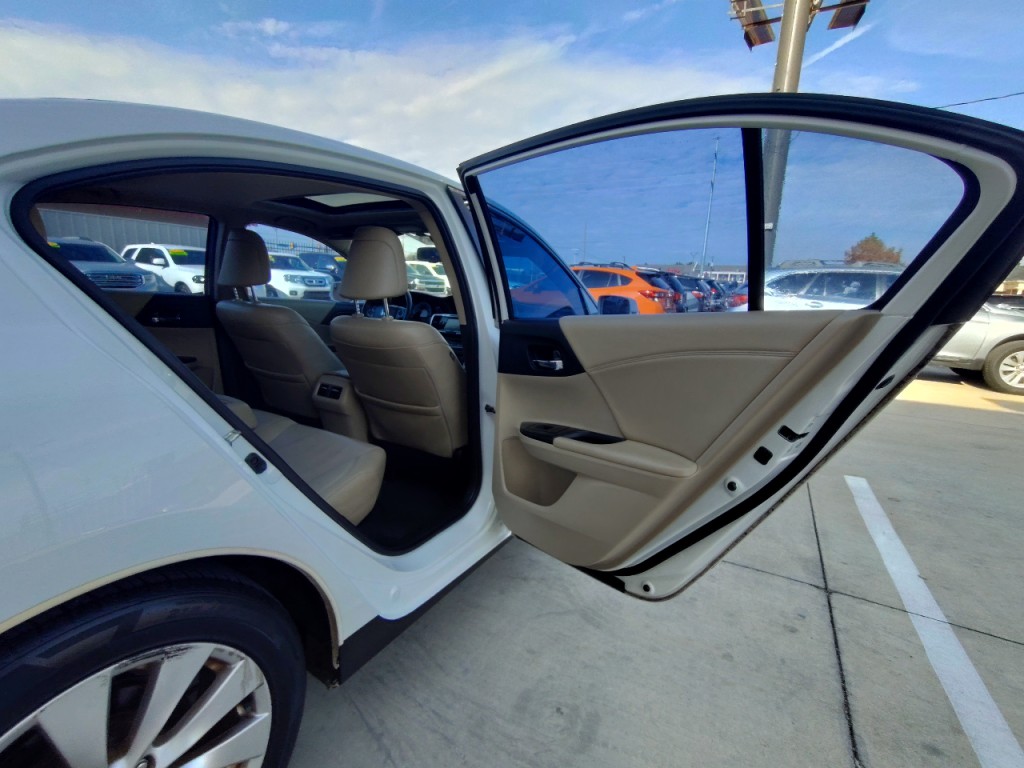 2015 Honda Accord Image 34