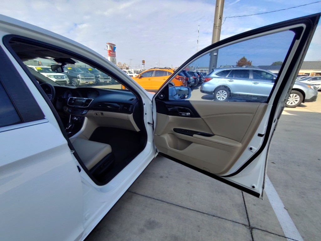 2015 Honda Accord Image 38