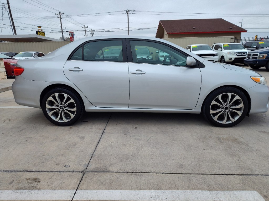 2013 Toyota Corolla Image 3