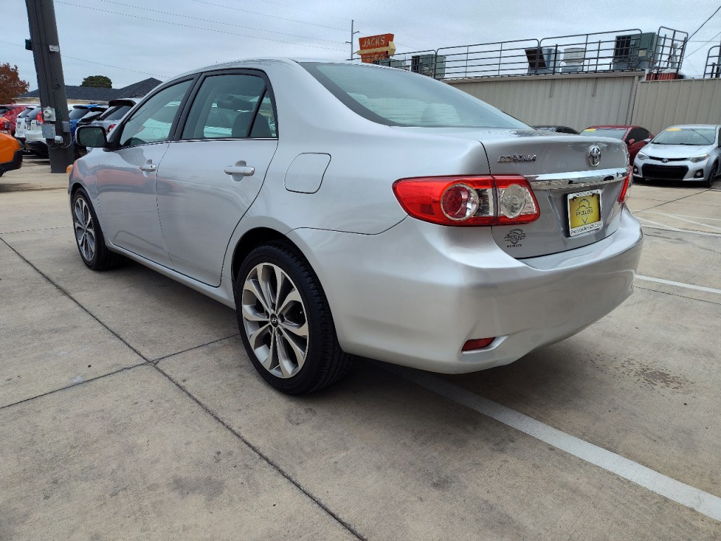 2013 Toyota Corolla Image 6